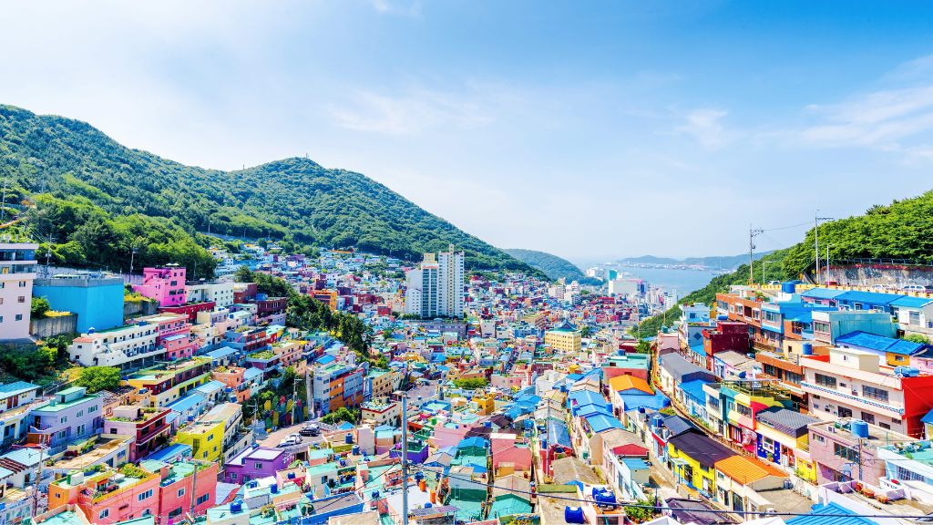 Làng bích hoạ Gamcheon sắc màu trong tour du lịch Hàn Quốc