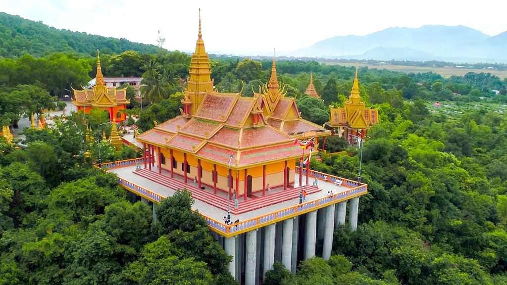 Kiến trúc ấn tượng tại chùa Tà Pạ