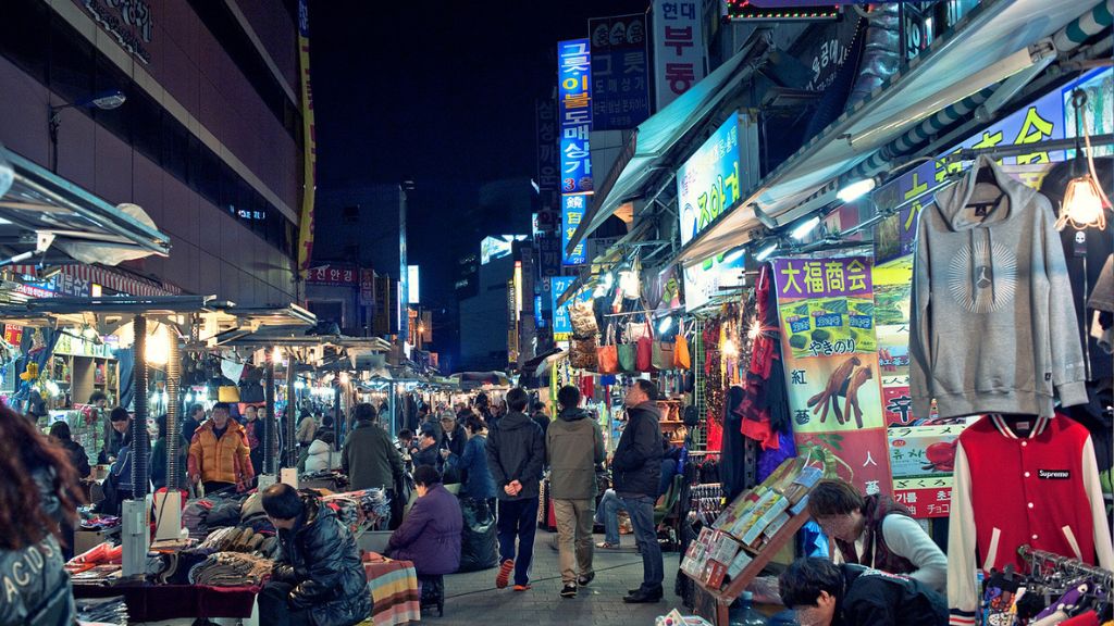 Du lịch Hàn Quốc khám phá chợ đêm Dongdaemun