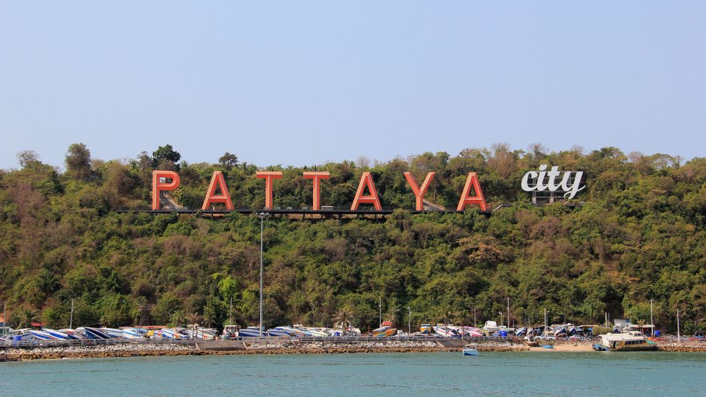 Bãi biển Pattaya trong xanh