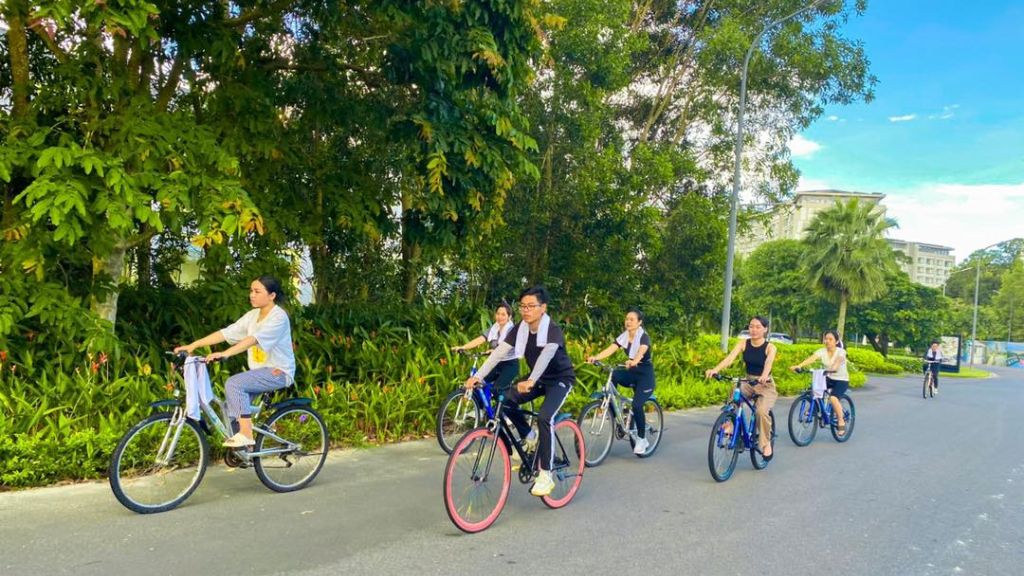 Đạp xe dạo quanh resort